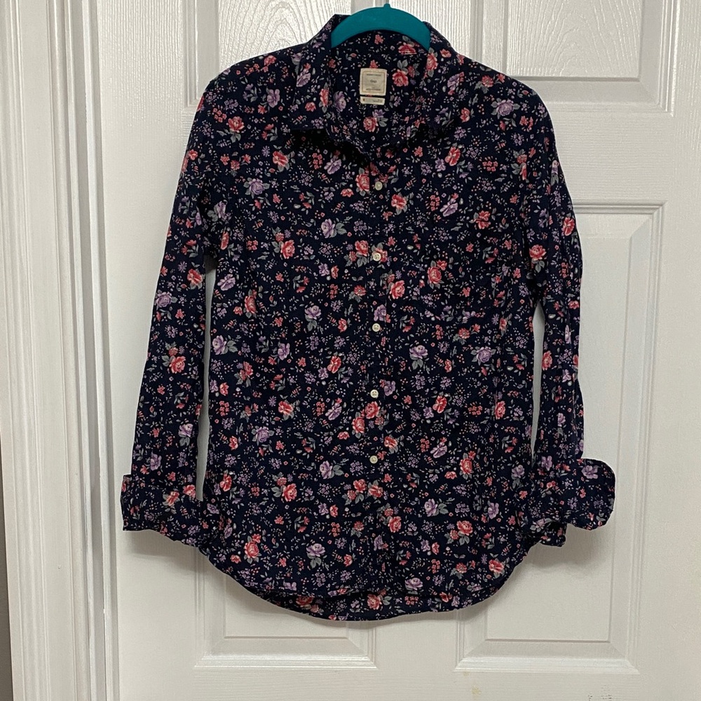 The Fitted Boyfriend navy blue floral button-down shirt